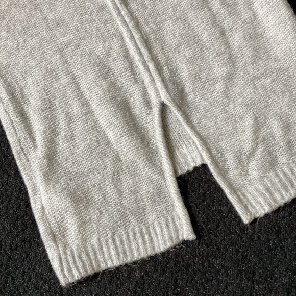 💕 ABERCROMBIE & FITCH SIZE XS GRAY SPLIT BACK SWEATER - Picture 11 of 12